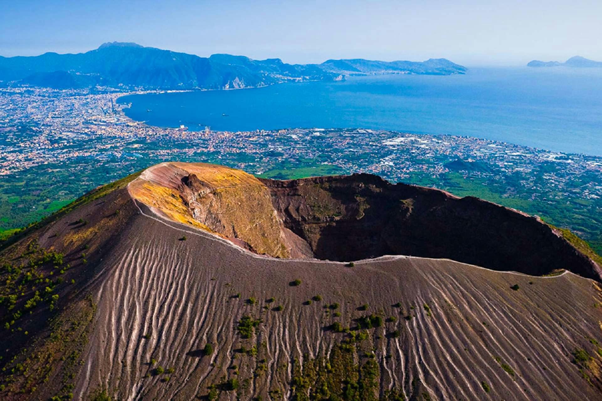 Un viaggio da Napoli al cuore del Vesuvio